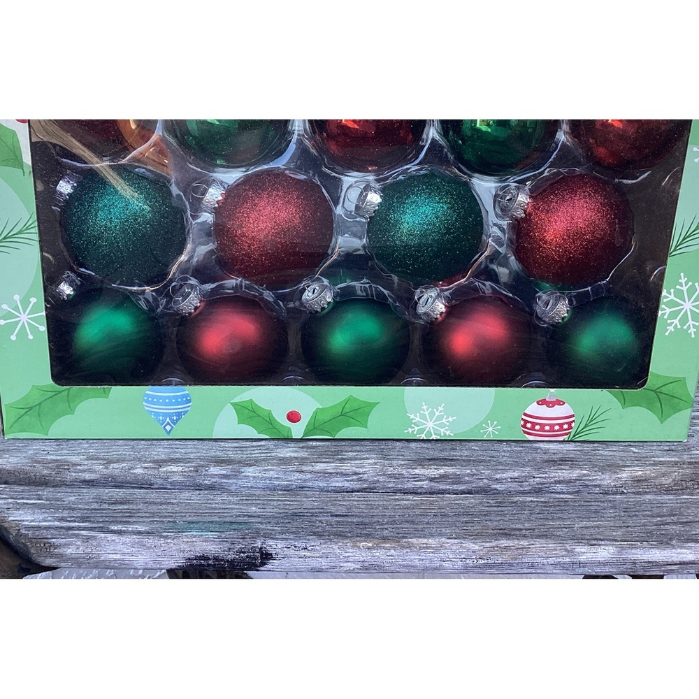 XMAS 28 CT GLASS ORNAMENTS NEW